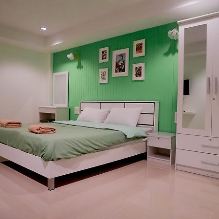 Uj Apartment Bangsaen Esterno foto