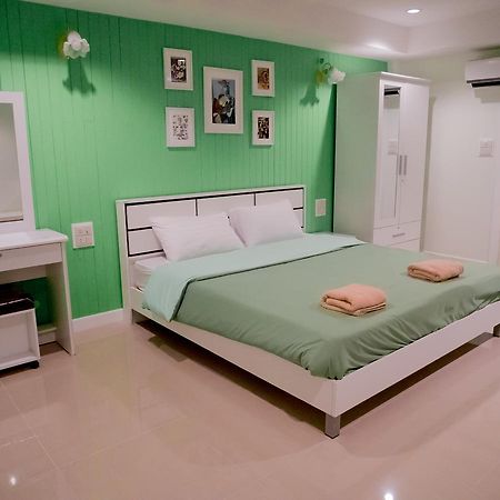 Uj Apartment Bangsaen Esterno foto