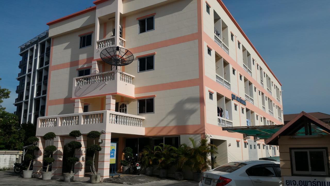 Uj Apartment Bangsaen Esterno foto
