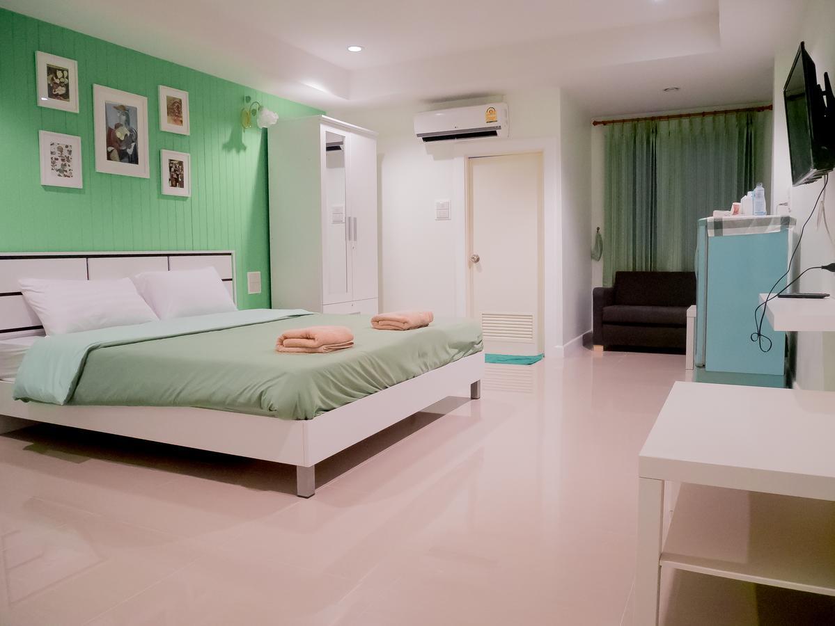 Uj Apartment Bangsaen Esterno foto