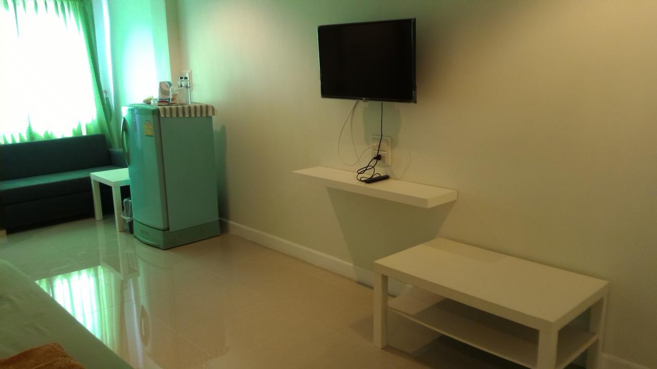 Uj Apartment Bangsaen Esterno foto