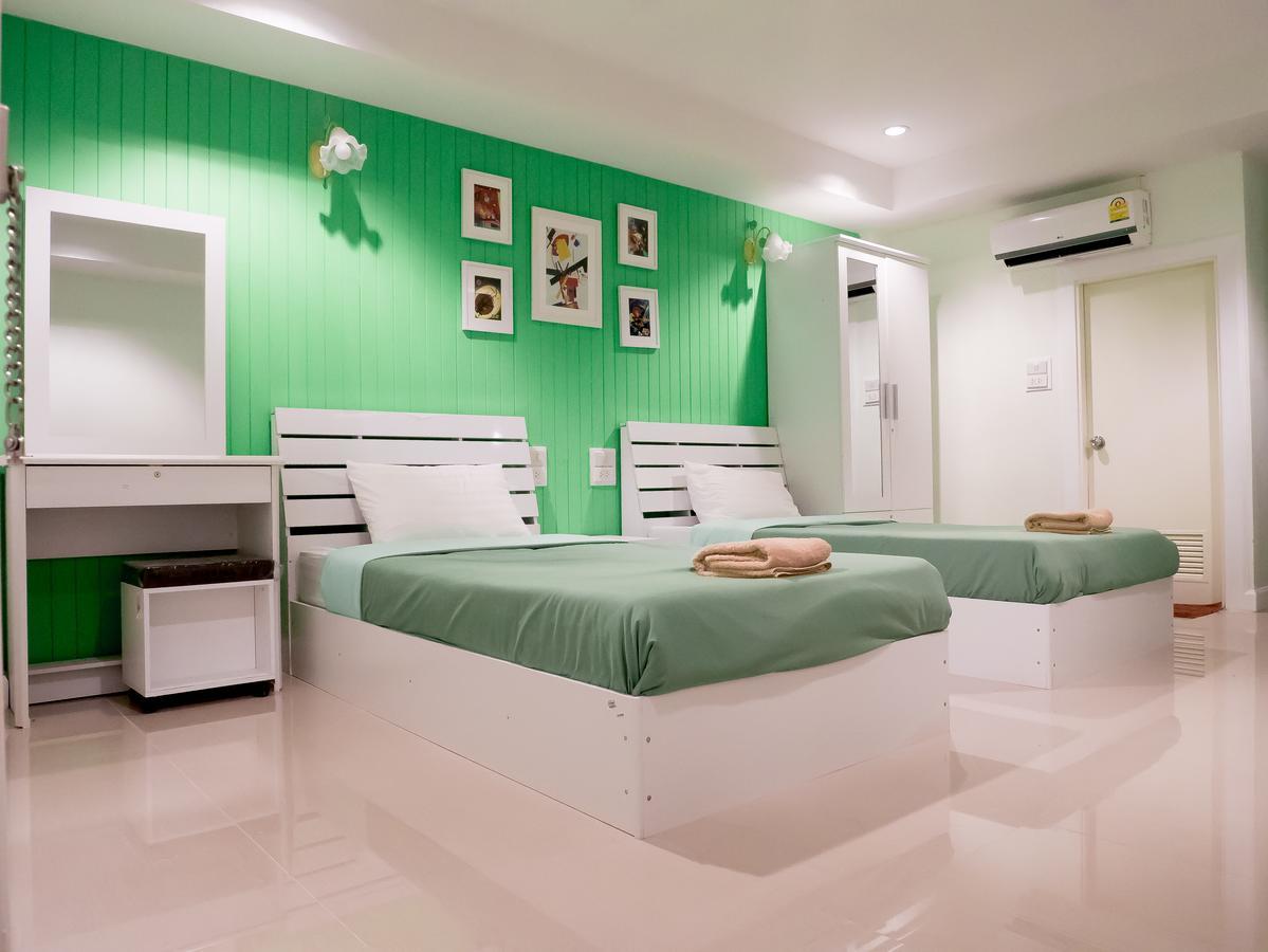 Uj Apartment Bangsaen Esterno foto