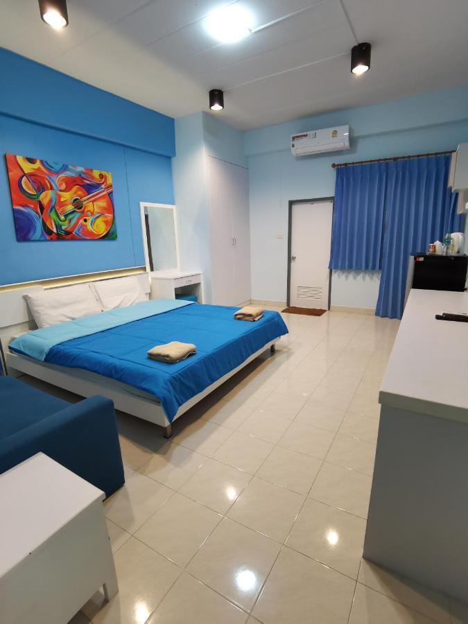Uj Apartment Bangsaen Esterno foto