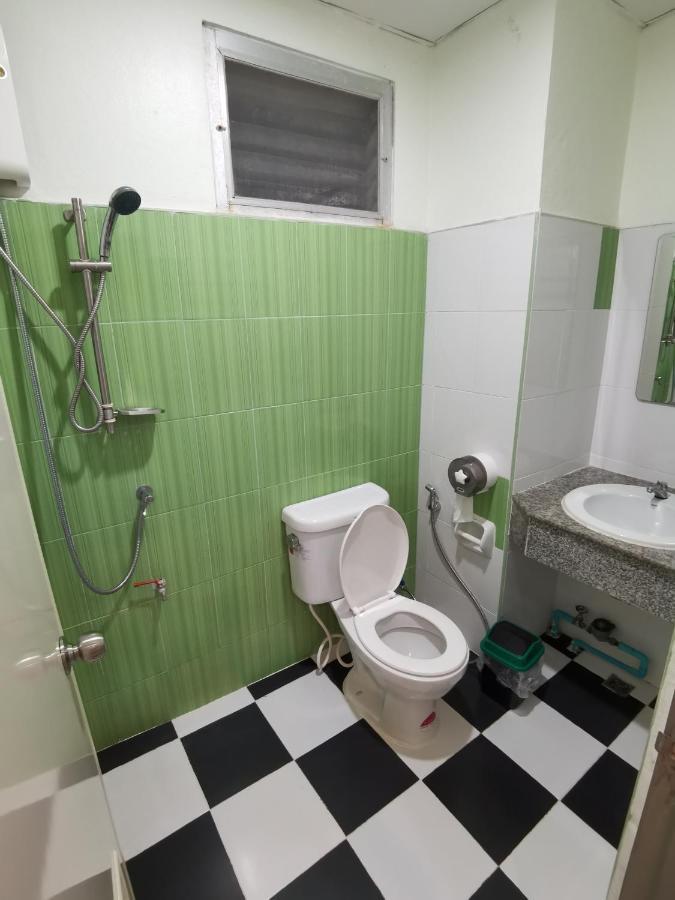 Uj Apartment Bangsaen Esterno foto